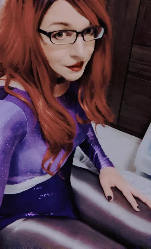 There's a kind of Maths teacher-has-to-cover-dance class at short notice vibe here. Just me? Dunno. #Shiny