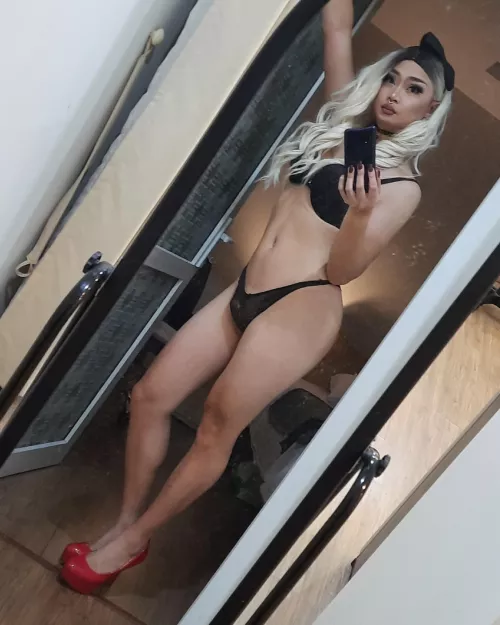 Top comment tells me who to send this pic to xo