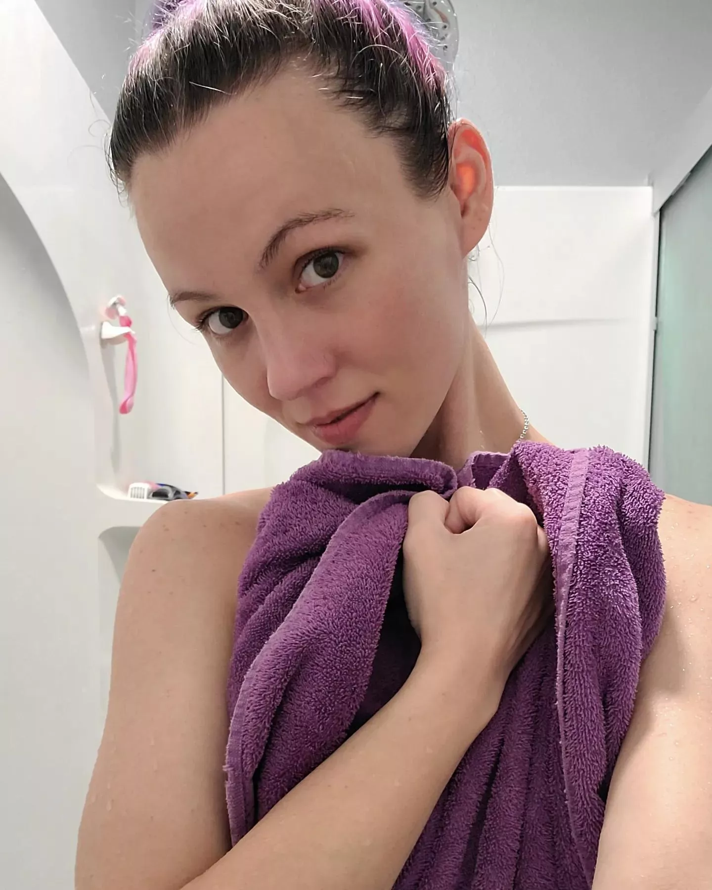 Wanna help me dry off? Wanna help me dry off?