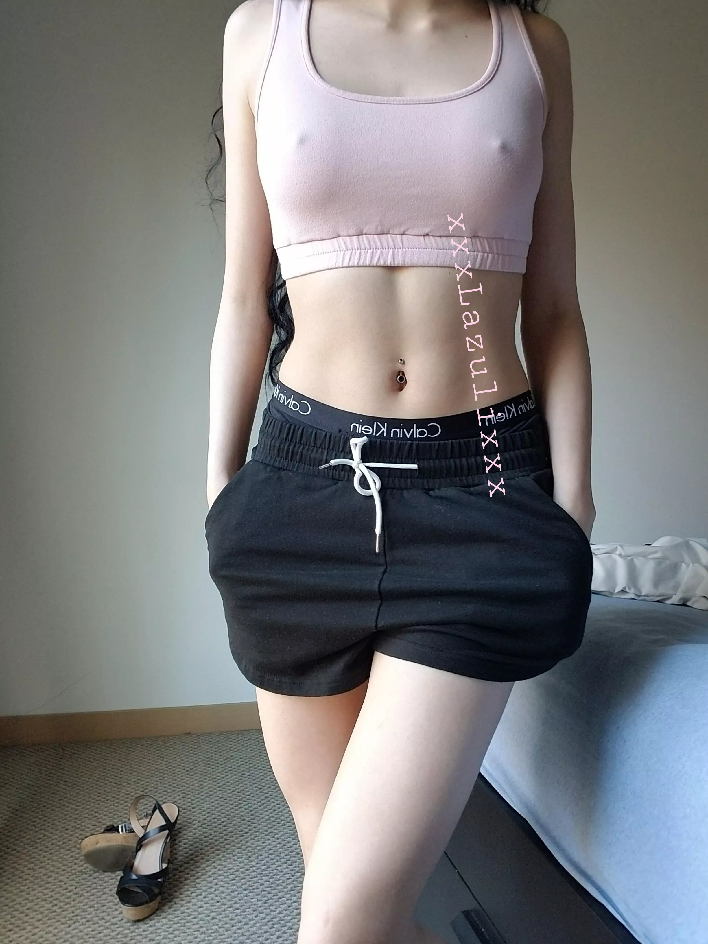 wearing this to run errands~ do you think I'll turn heads?🖤 [f] (oc)