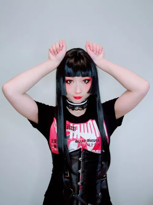 Your punk/goth GF reporting in!
