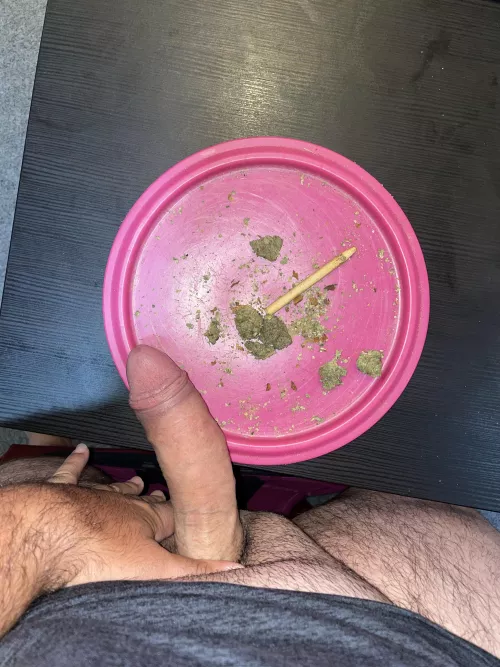 A little Thursday (m)orning wake n bake 😈