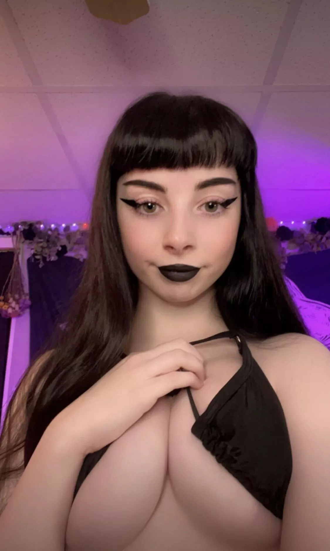 anyone like fresh 18yr olds 🥺🥺