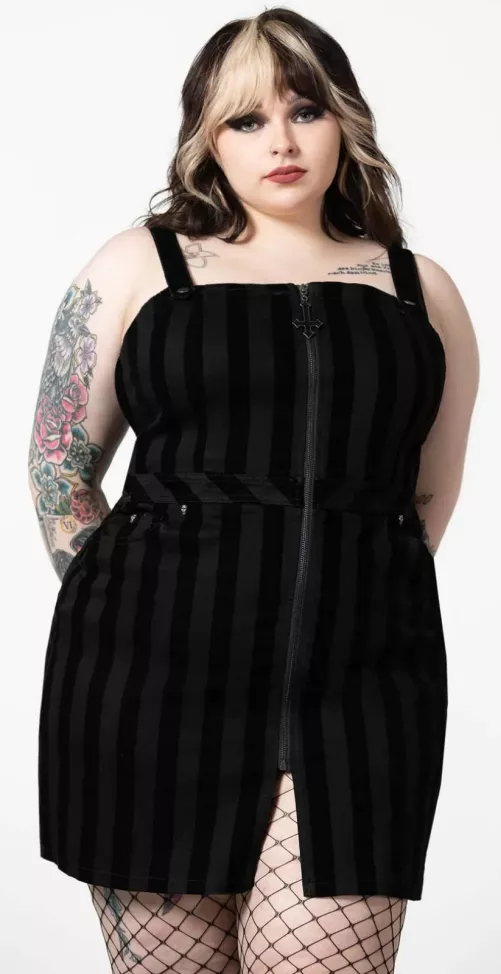 Chubby tatted alt girl