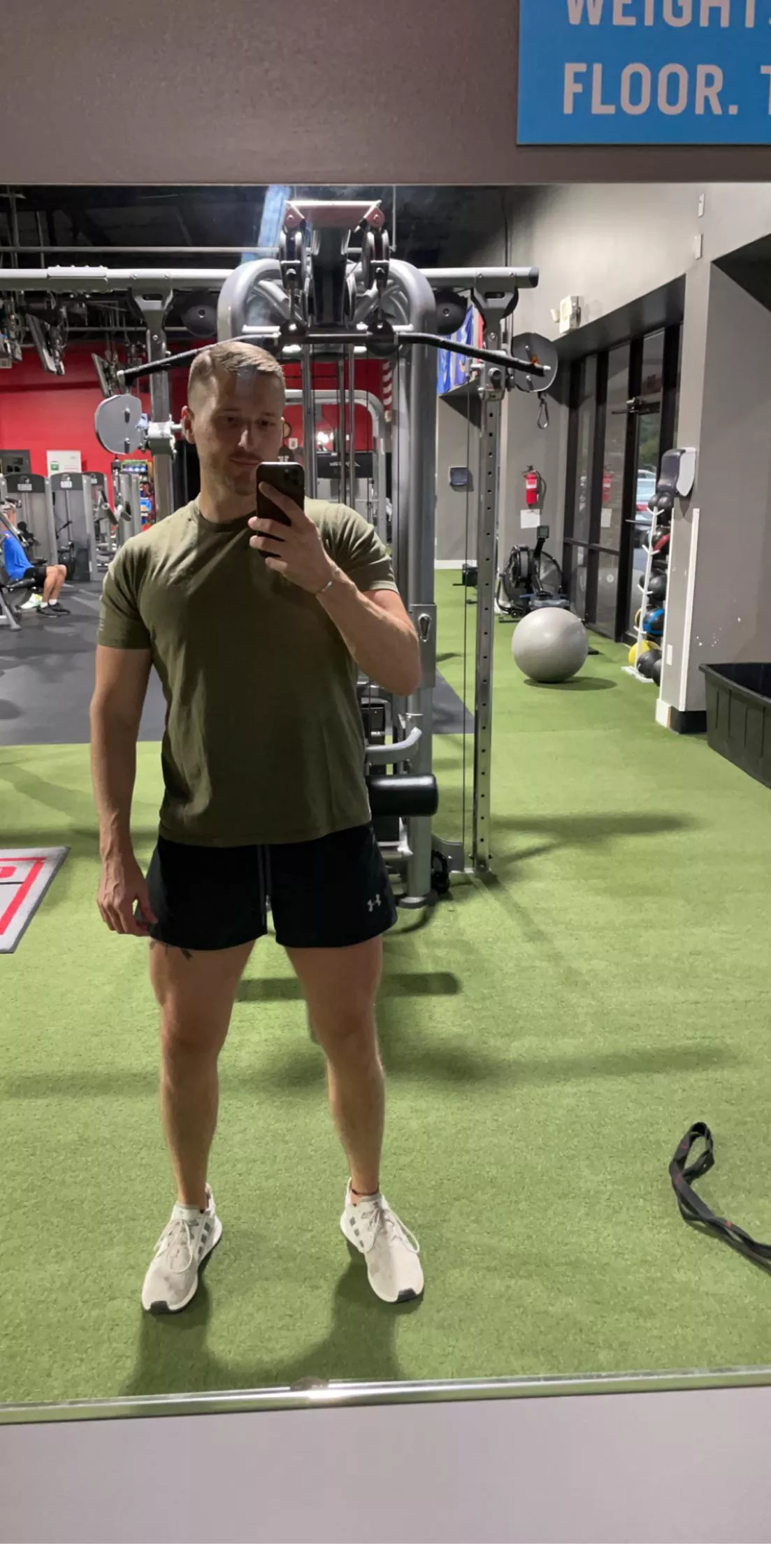 Happy Thursday dudes 👊🏻