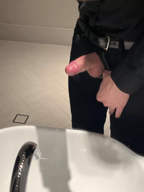 Hotel bathroom got me… was at an event and had to have a break. I came in the sink too 🥵