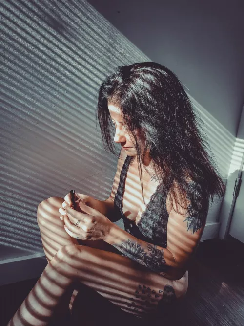 inspecting my blunt rolling skills😜