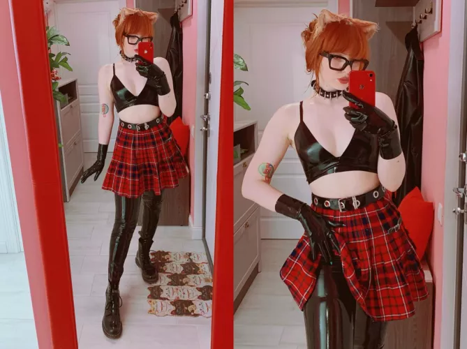 is this something schoolgirls wear these days or i got it wrong 🤔