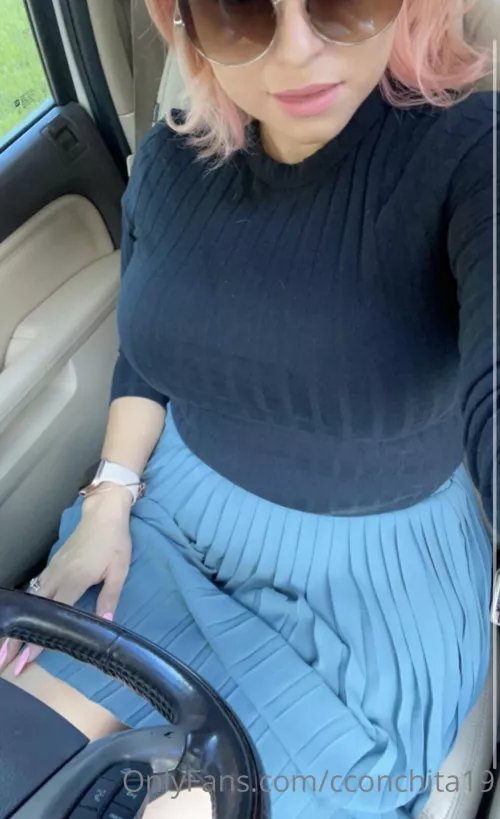 No panties right now😋 wanna see..