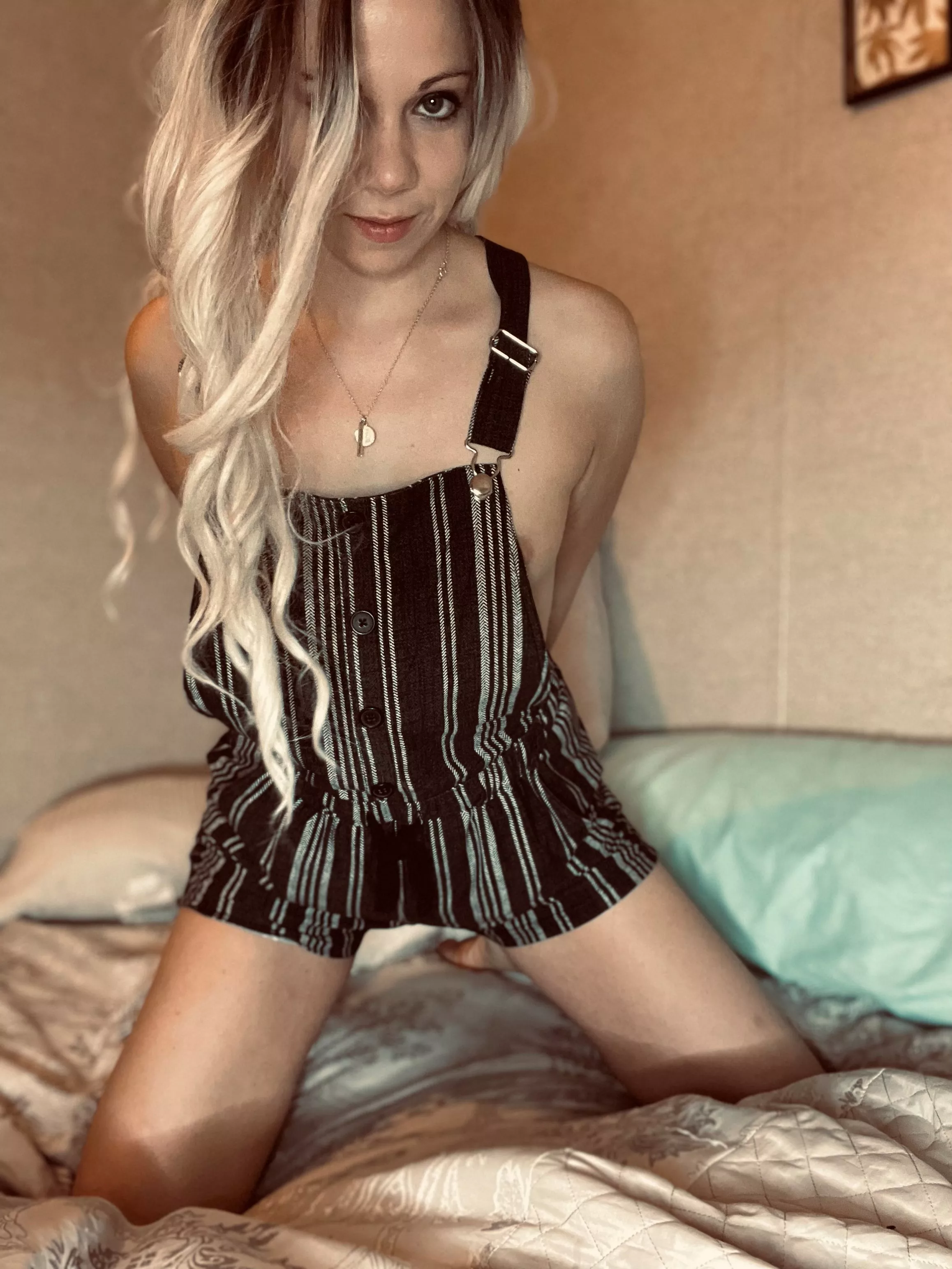 [Selling] cum play with meee..😏😉 I LIVE VERIFY! I OFFER...CUSTOMS🖤LIVE SEXTING🖤PREMADES🖤GIRLFRIEND EXERIENCE🖤USED PANTIES& MORE! KIK: NovahKnight SNAPCHAT: novvahknight🖤😏🍆