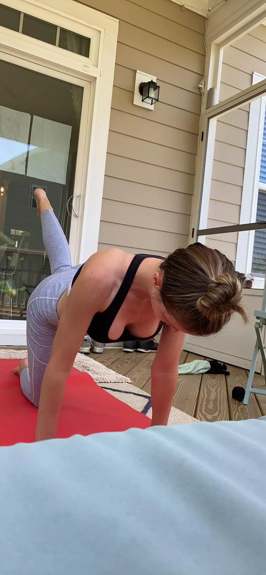 Tabletop pose, cum have a seat 😘😛🤓