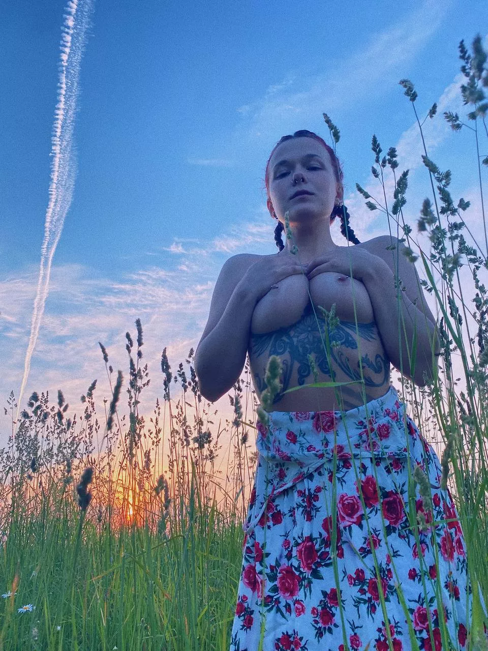 Too hot to stay in clothes 😜