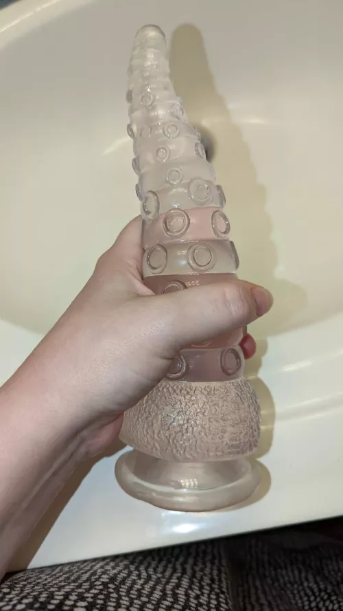 come see what I can do with this tentacle😘