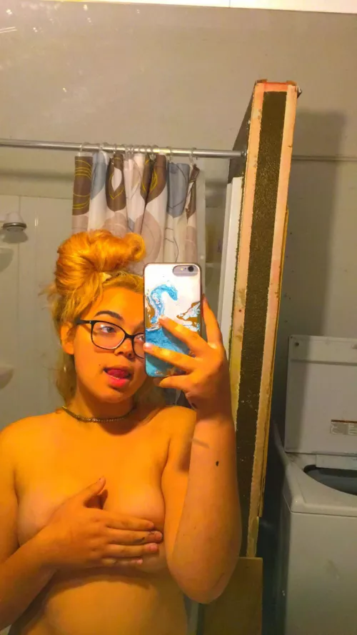 I do custom videos and pics🌶 link to OF in comments