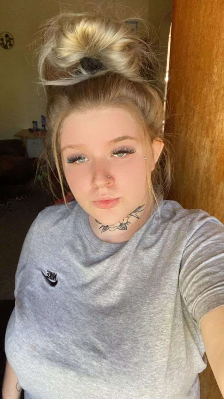 I’m up selling content is anyone horny and buying tonight? Send me a message for my prices I do verify ❤️❤️❤️