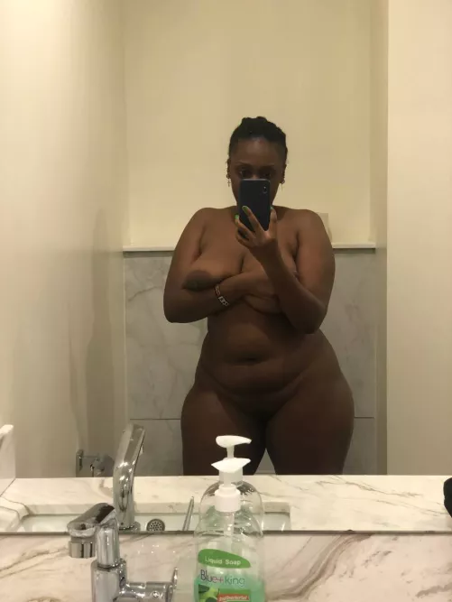 I'm your best friend's mom. Are you smashing?