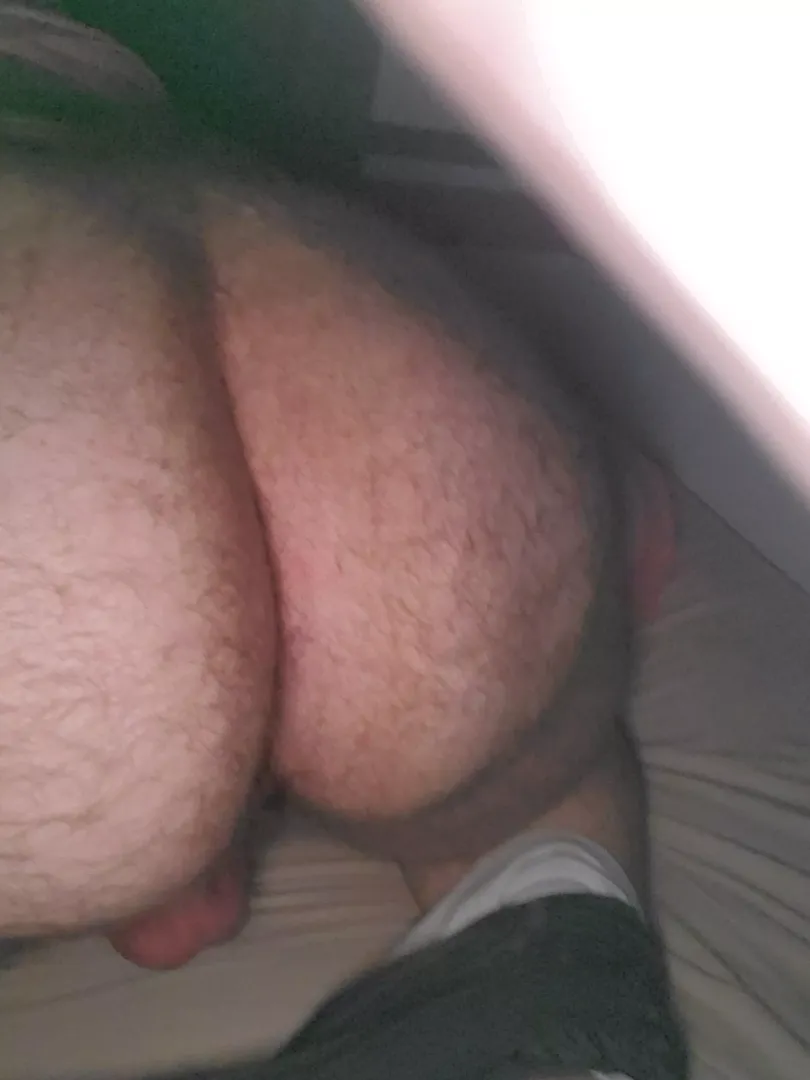 it's hard to get a good pic with no mirror and no one to help, this one is sexy tho and my nuts are hanging too hehe, enjoy my 19 year old booty!