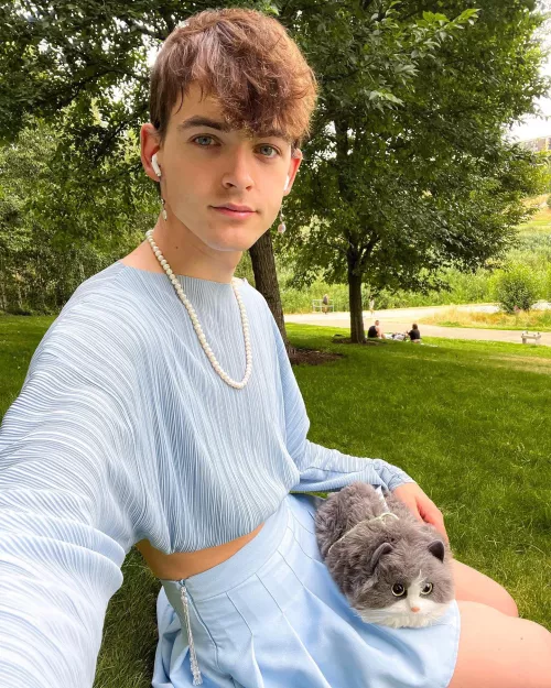 Just joined r/femboy - So hello from me (Mikey) 🇬🇧/🇳🇴 :3