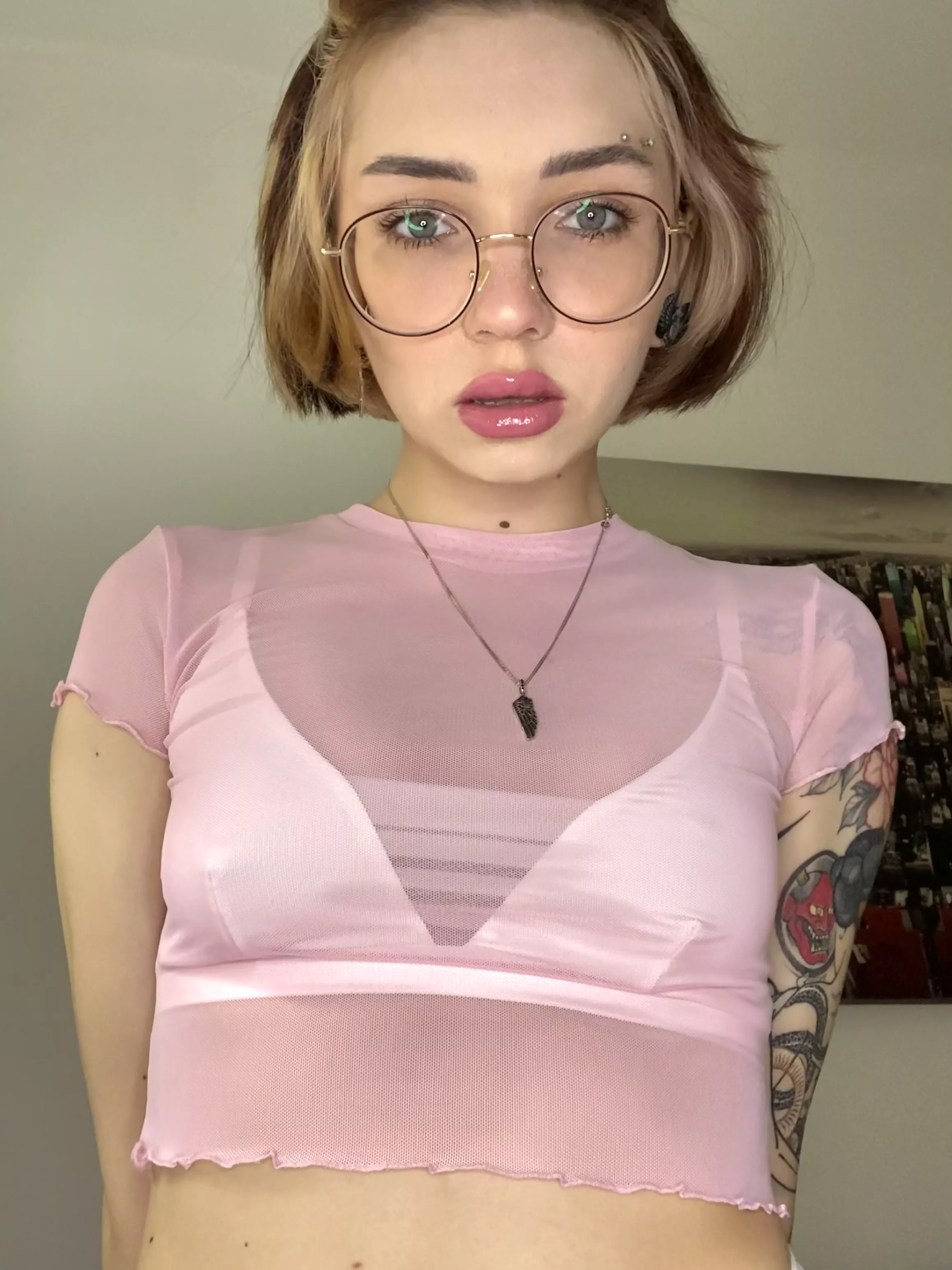 Sometimes sweet young girls do very dirty things 😏💜