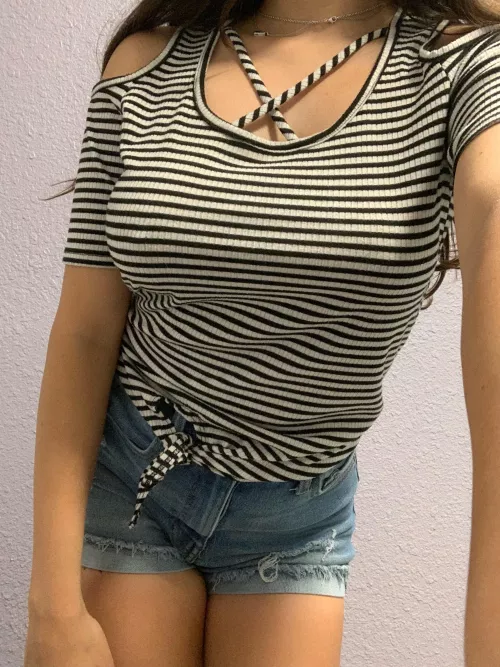 Today’s braless outfit 💝