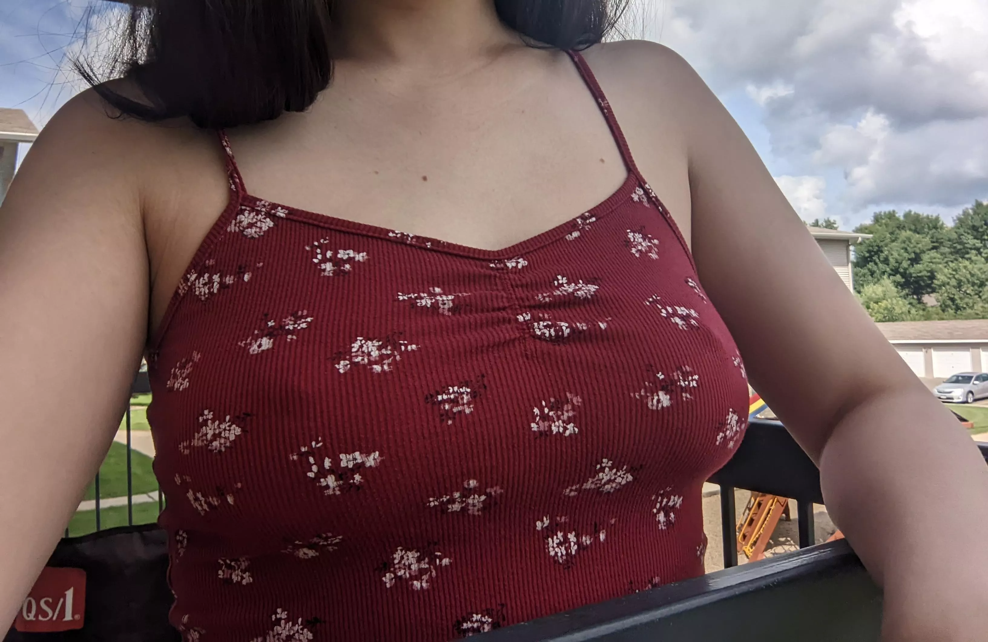 You guys are eating up this braless on the balcony series! Anyway here's part 3. THE MAINTENANCE GUY WINKED AT ME 😳