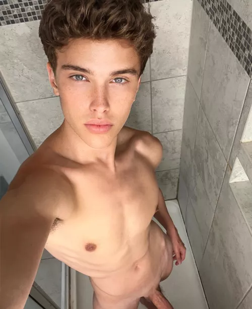 (21) Quick shower after surf session. 😁