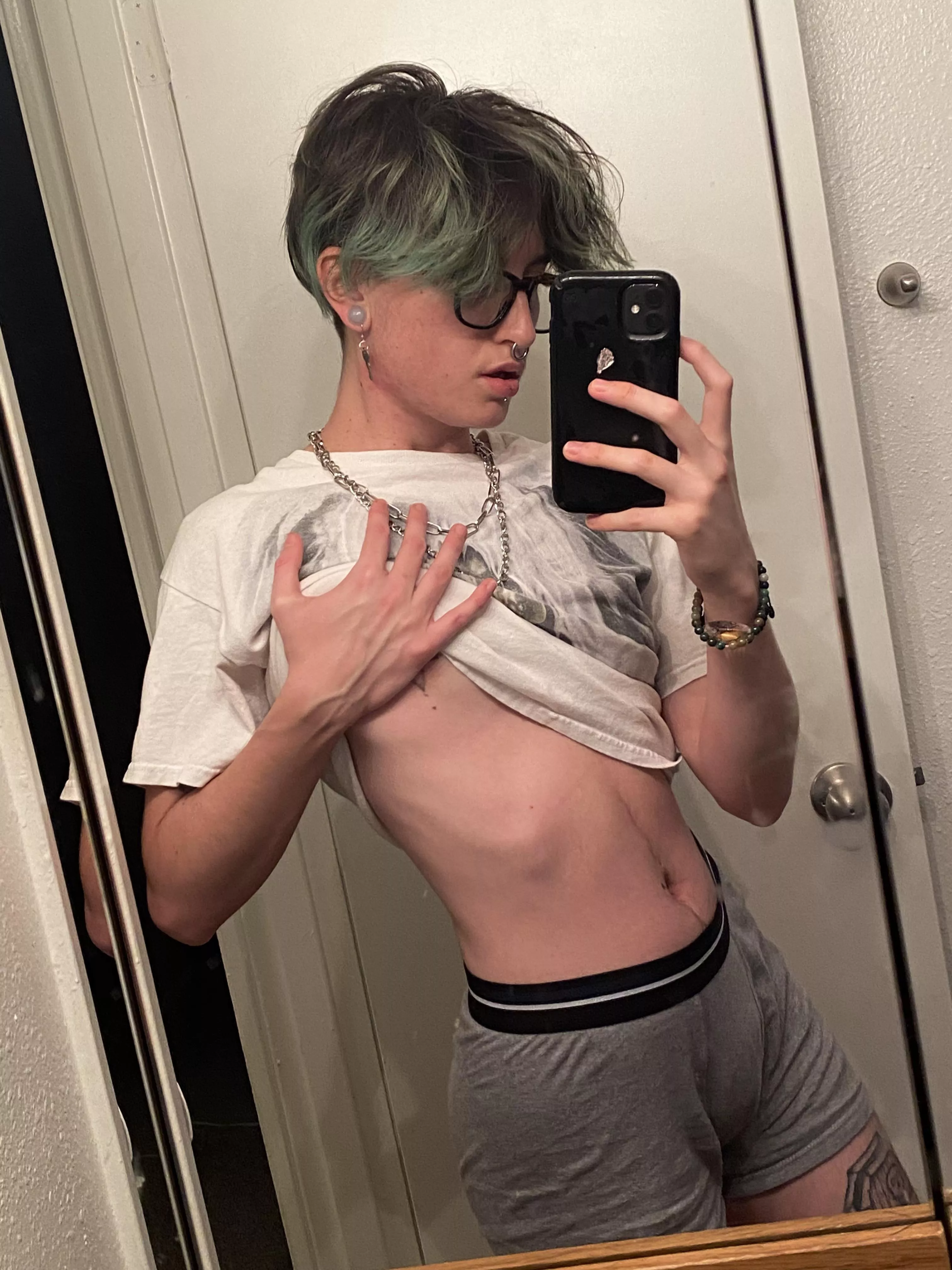 becoming more and more of a sexy twink every day 💕