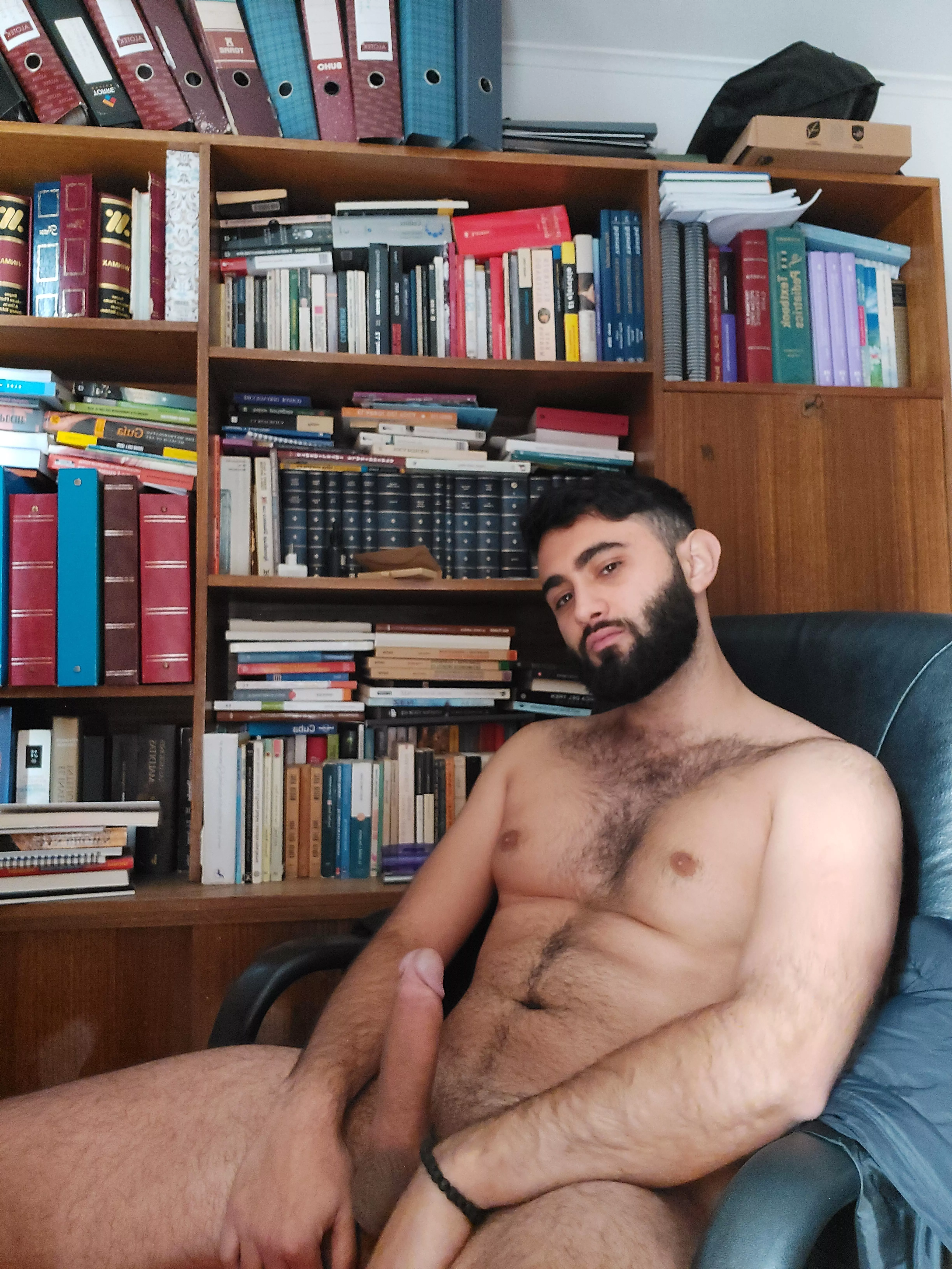 come take a sit 🥵