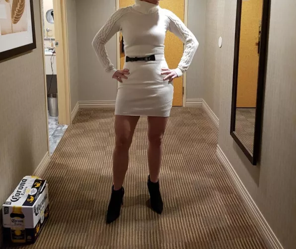 Couple looking for another similar couple to trade pics and have fun 🍆🍑🍑🍆. Sorry will not reply to blank accounts. (f)(M)