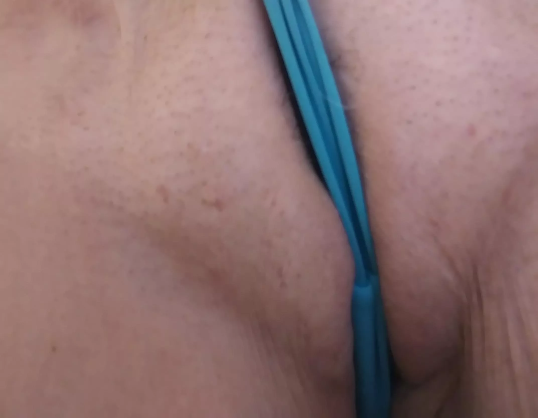 Flossing my little innie 😽