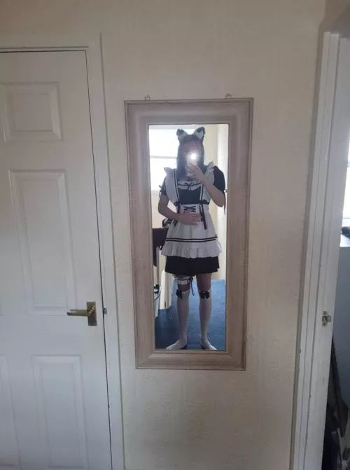 for the 5 people that's gonna see this femboy at your service 😋