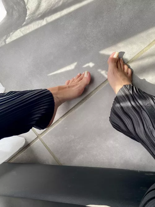 I like my feet with wide pants, do you want to lick them?
