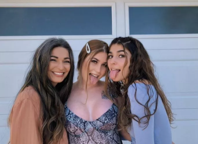 Who’s getting their mouth stuffed with cock 😈 [3]