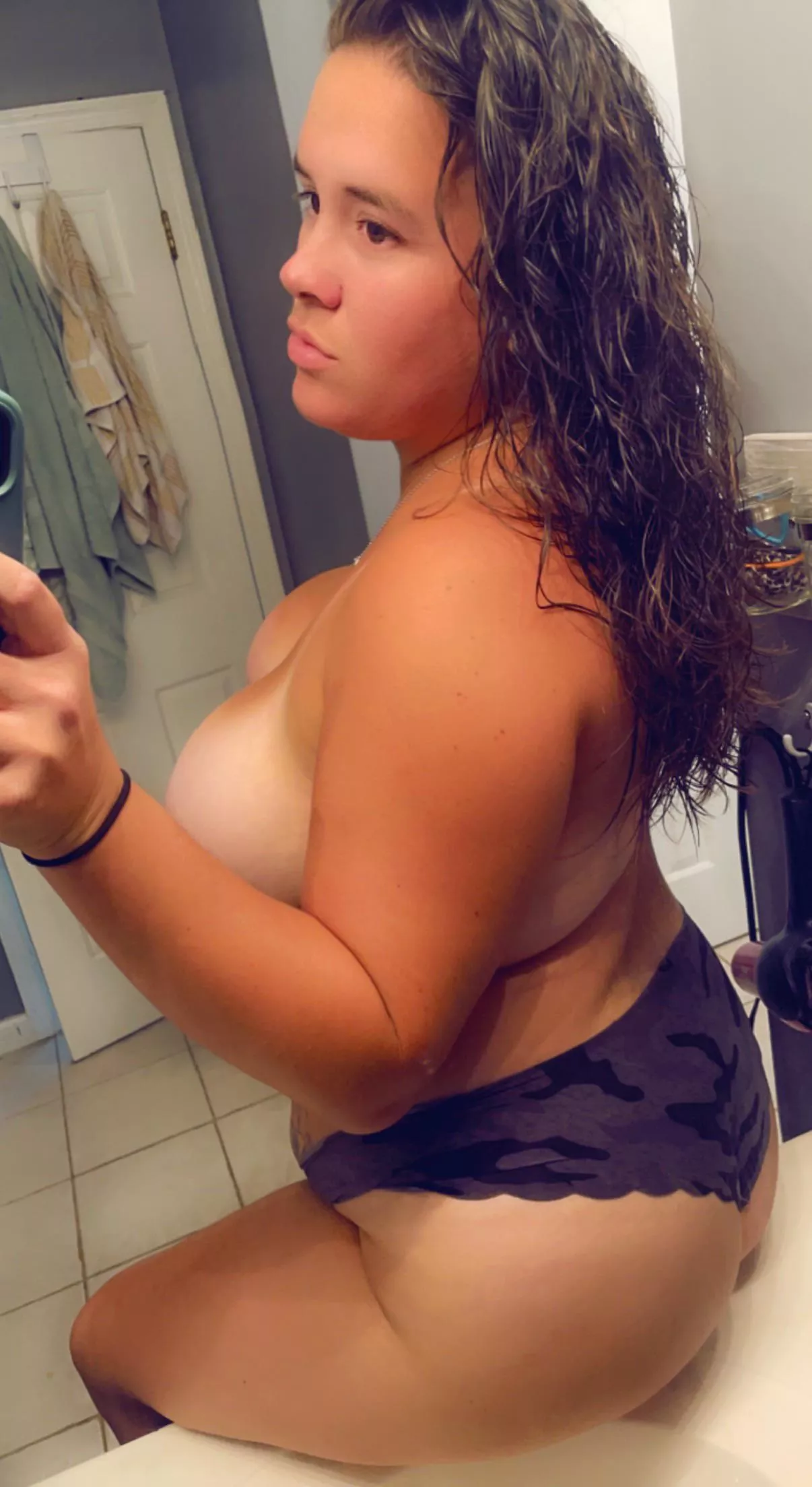 Anyone in the mood for a snack while hubby is away for work this week? 😈😘