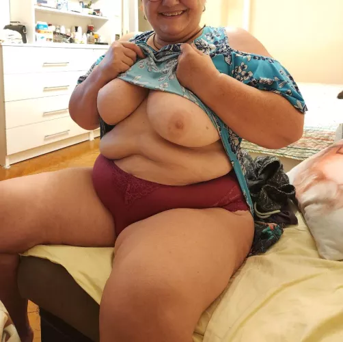 Boobs casual reveal...sometimes better than posing !