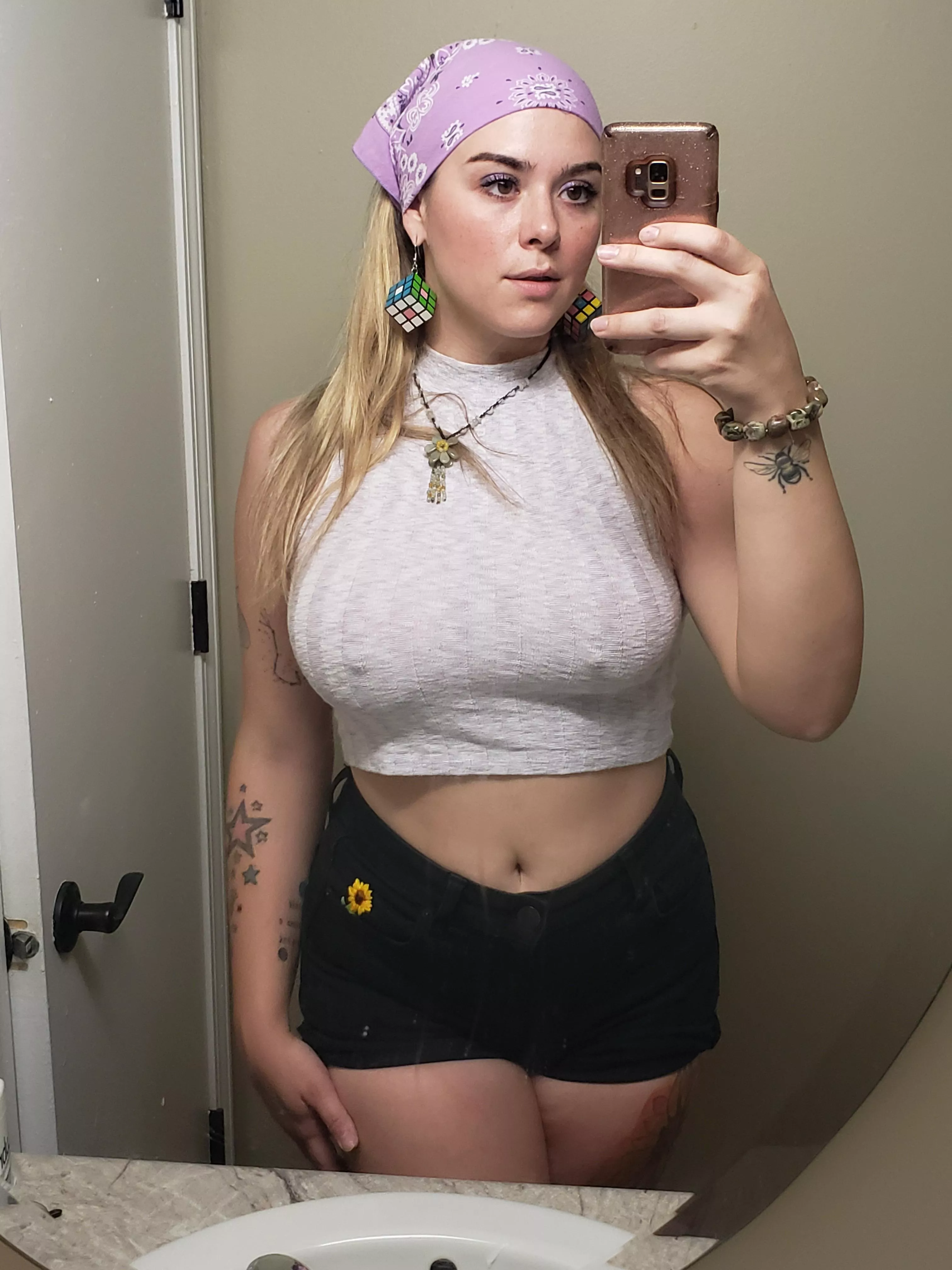 Braless and flawless🍯