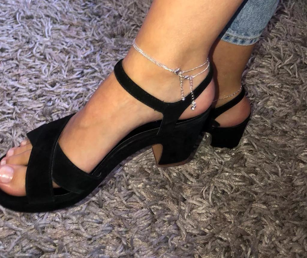 do you like my foot jewelry?💕​