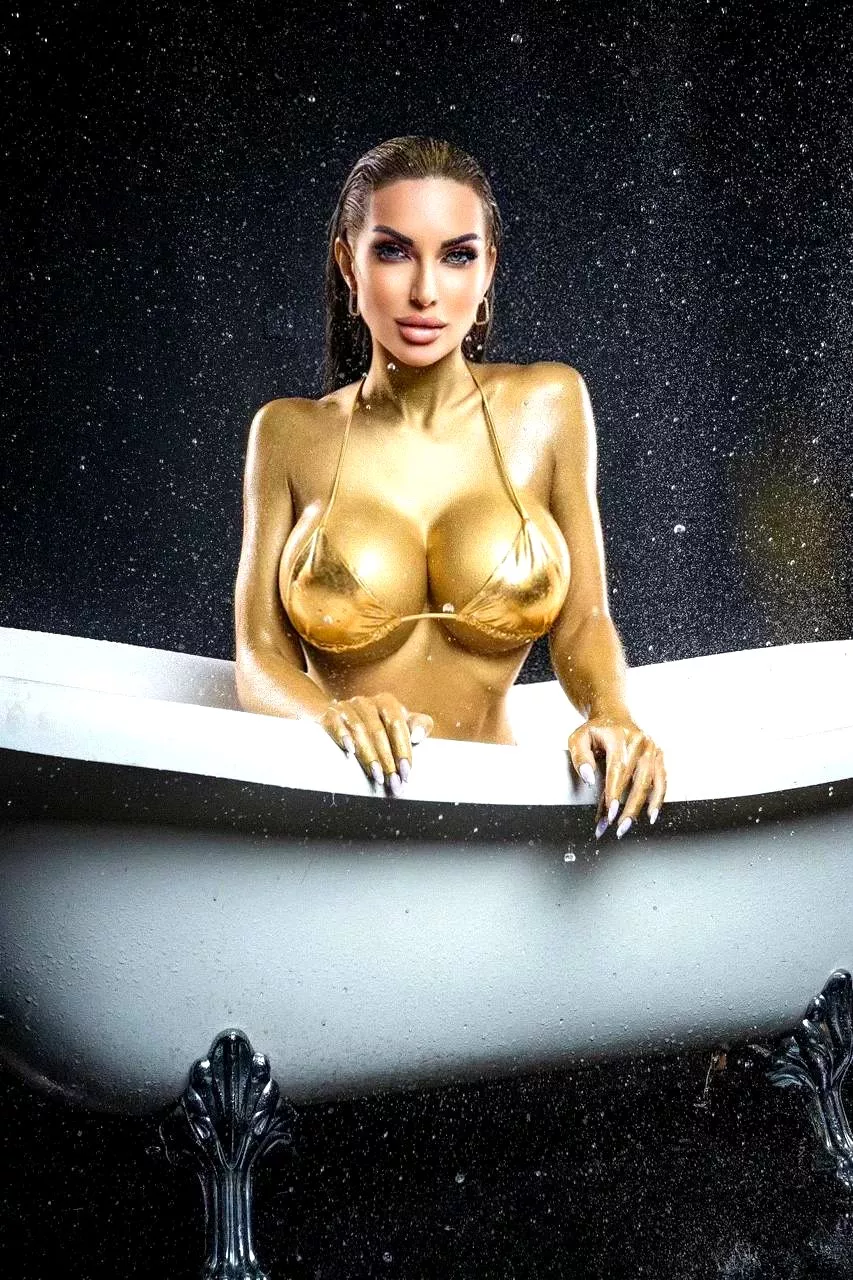 Heavy knockers Heavy knockers