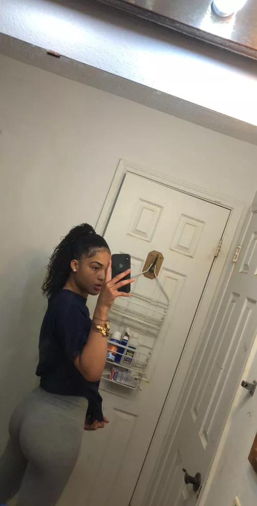 HMU I’m doing FaceTime sessions all night 25$ be cashapp ready 👻b_green1249