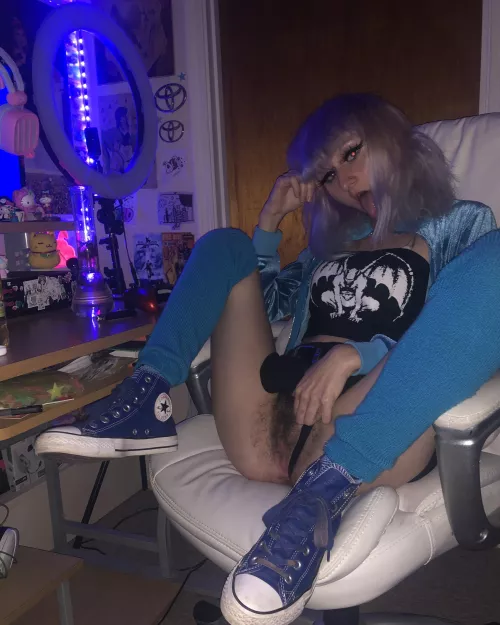 i see a lot of hairy hate online, but… i just keep growing it!!