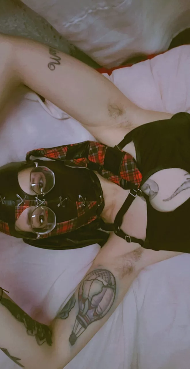 I think one side is longer😅