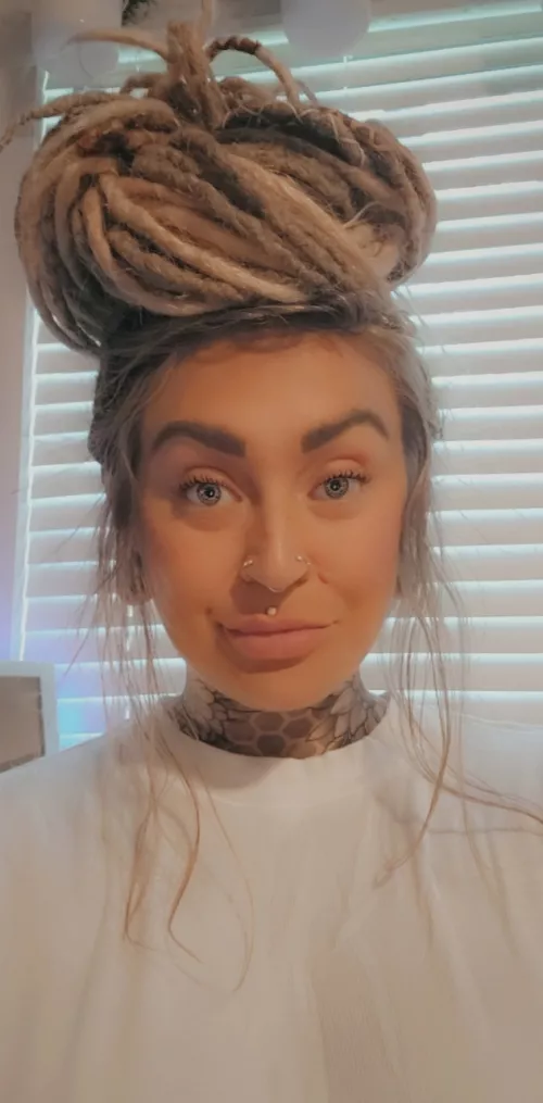 mommy needs your attention... are you going to be mommy's good boy and give it to me? 😏