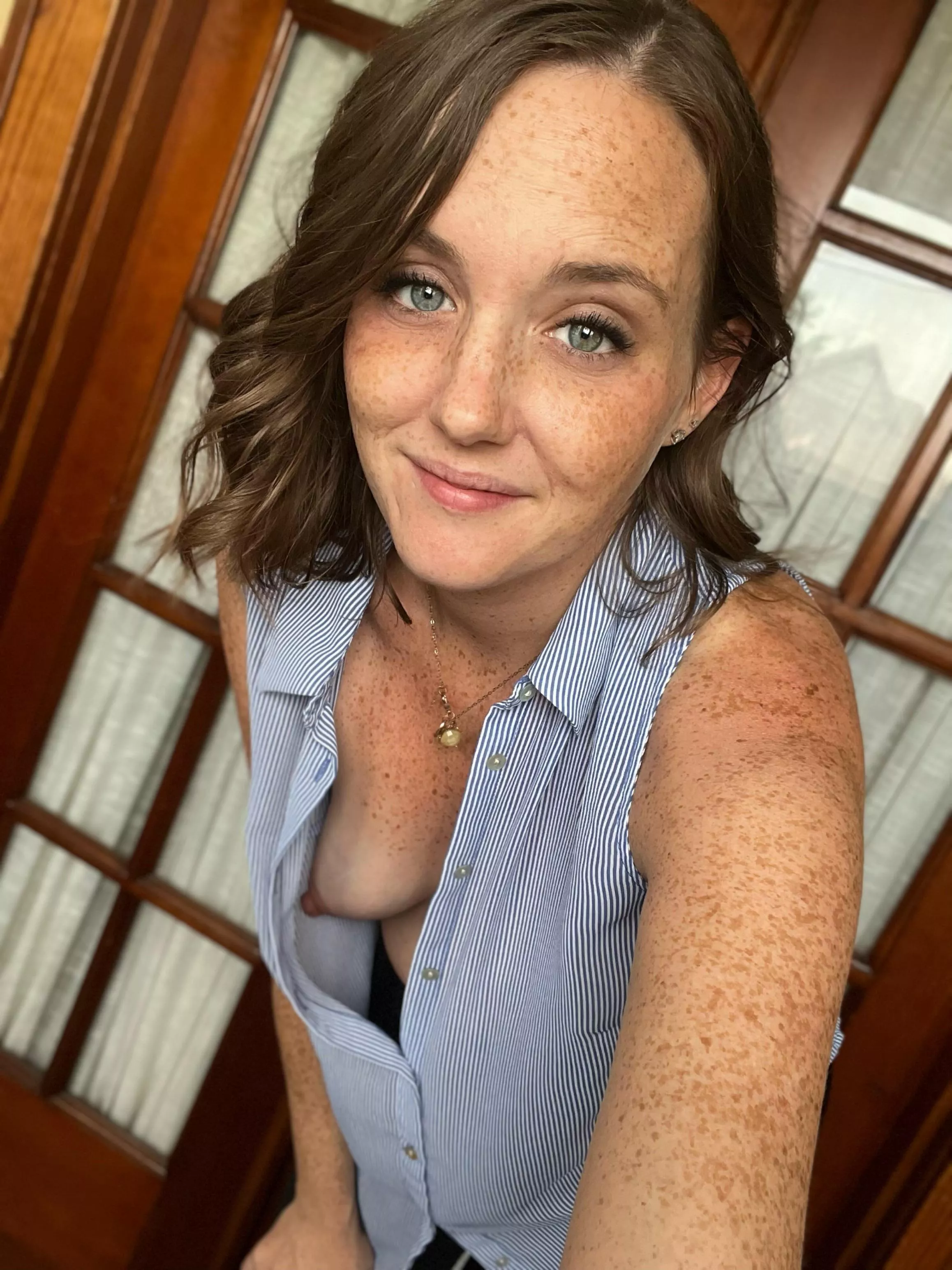 Oops.. silly mommy forgot to wear her bra again🫢