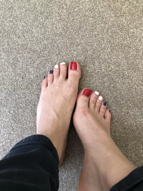 The more colourful my toes are the better I like them….