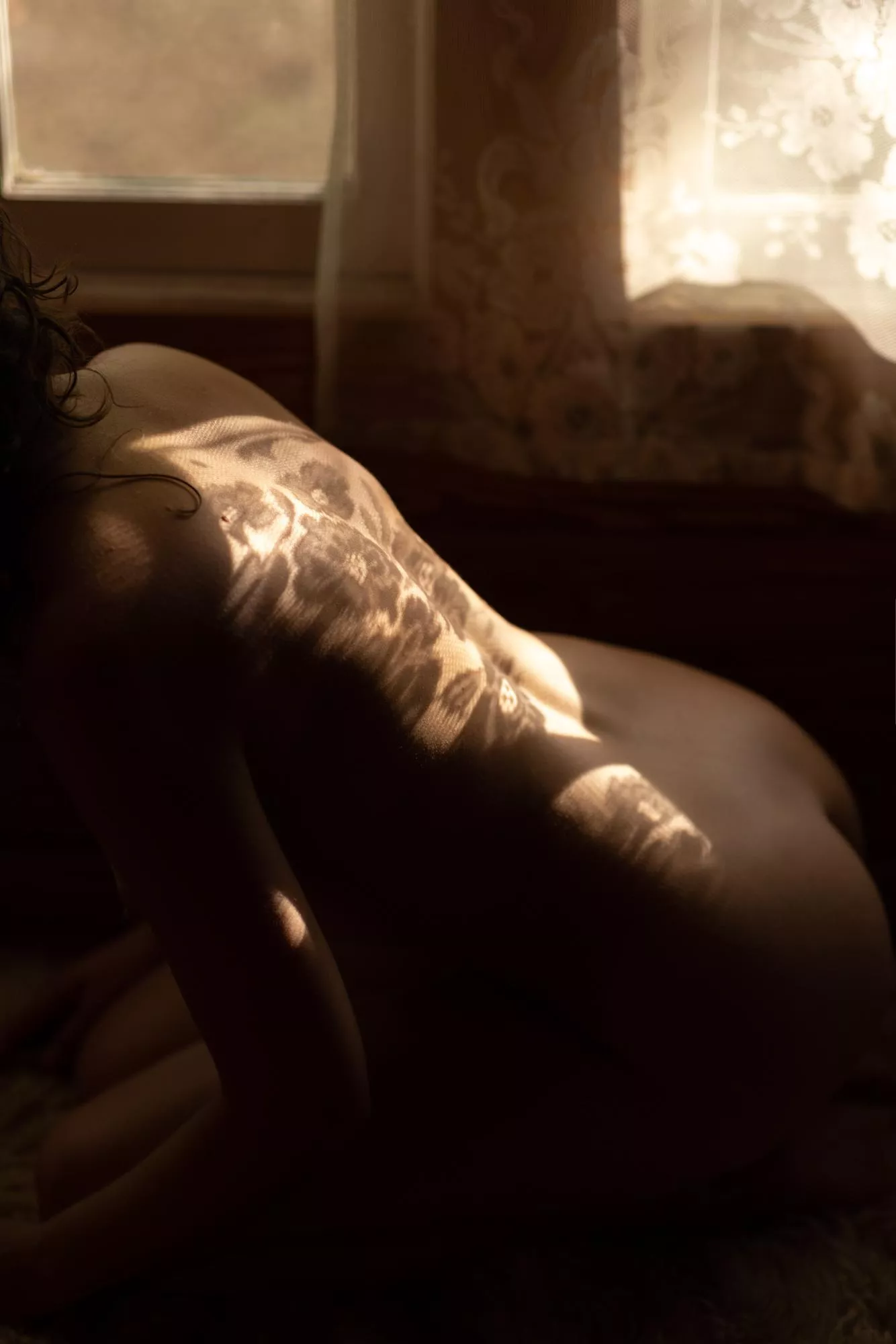 when you have lace curtains, you automatically do this on a nude body.