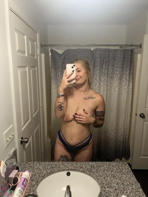 Are blonde moms your type?