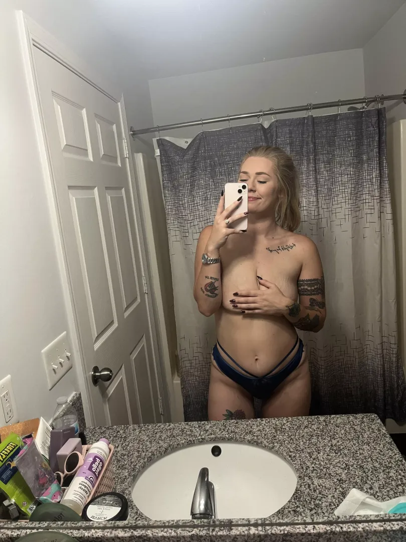 Are curvy moms your type?