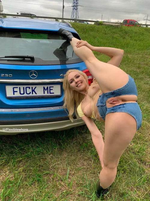 Can we hide behind the car and you fuck me on a roadside?😜 (f)
