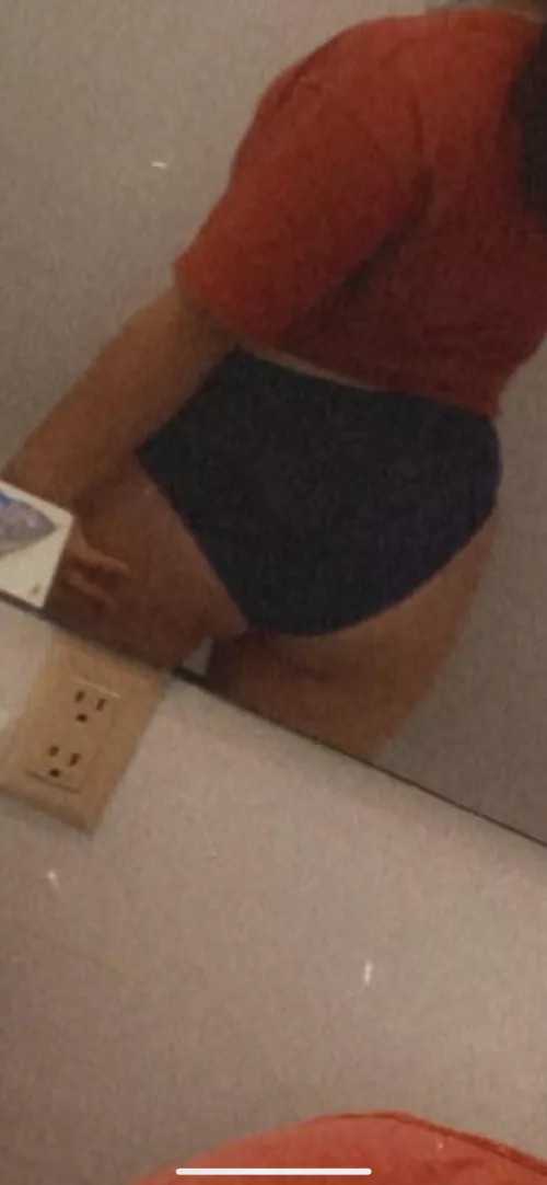 Cumtrib my 19 latina gf? Big ass, c cup tits, feet pics too. Non nude. Dm for more