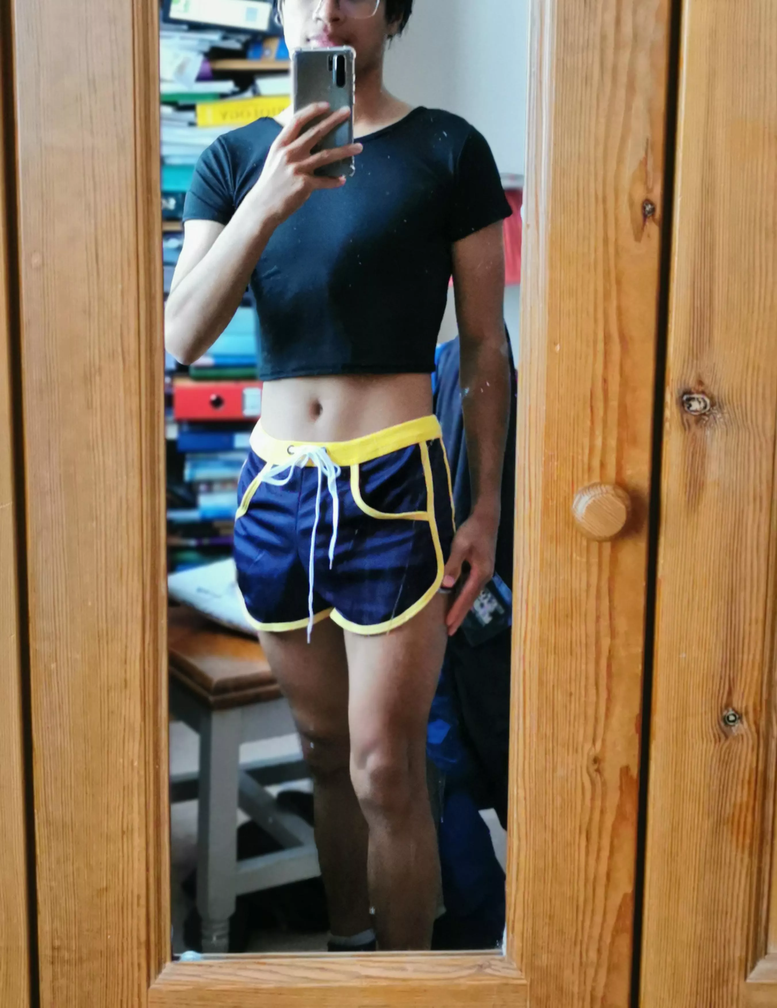 First Post, trying this short shorts and crop top combo
